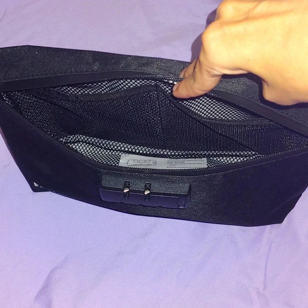 NWT SMELL PROOF LOCKABLE BAG WITH 2 POCKETS INSIDE * FLUENT BAGS